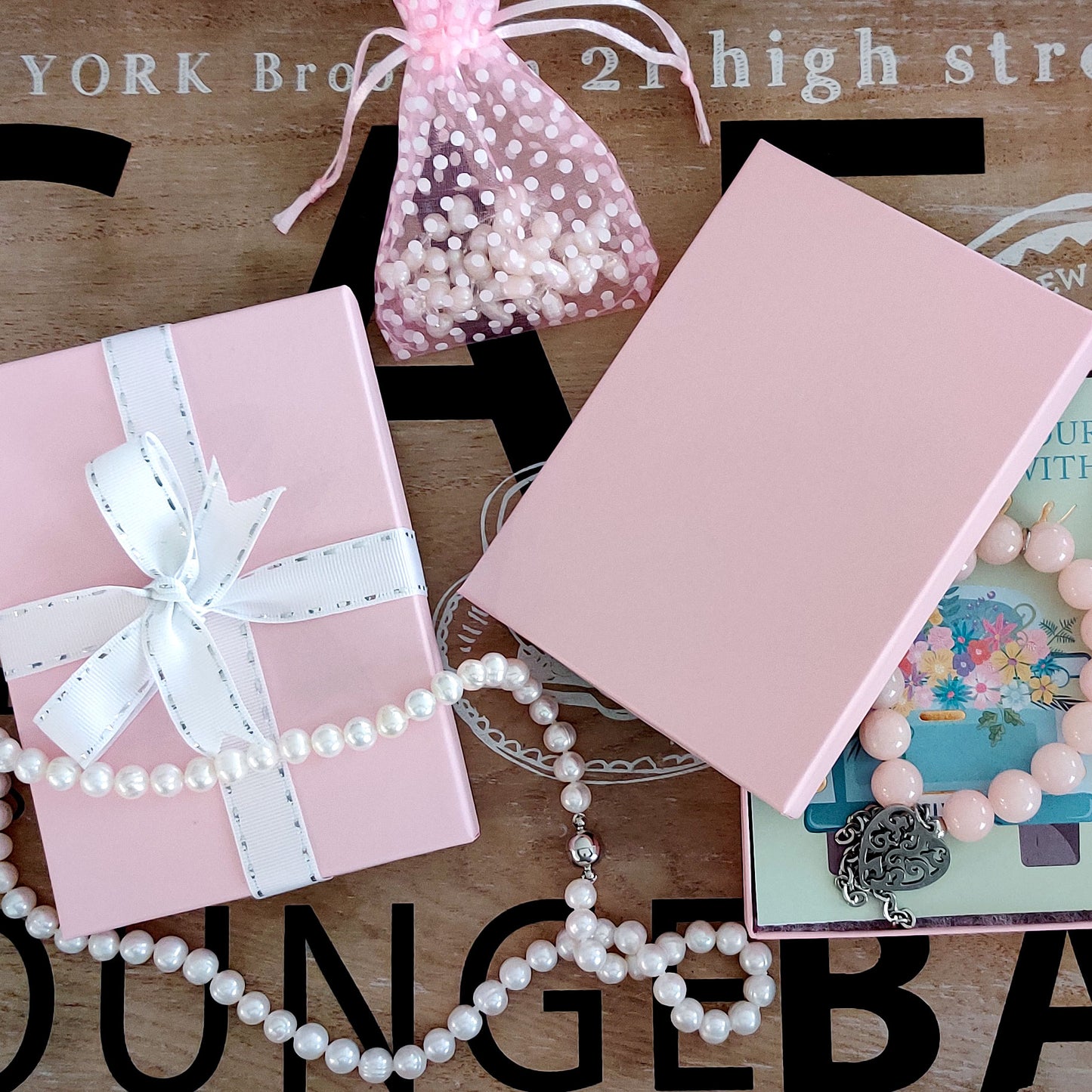 2 5/8" x 1 5/8" x 1" Pink Cotton Filled Paper Box