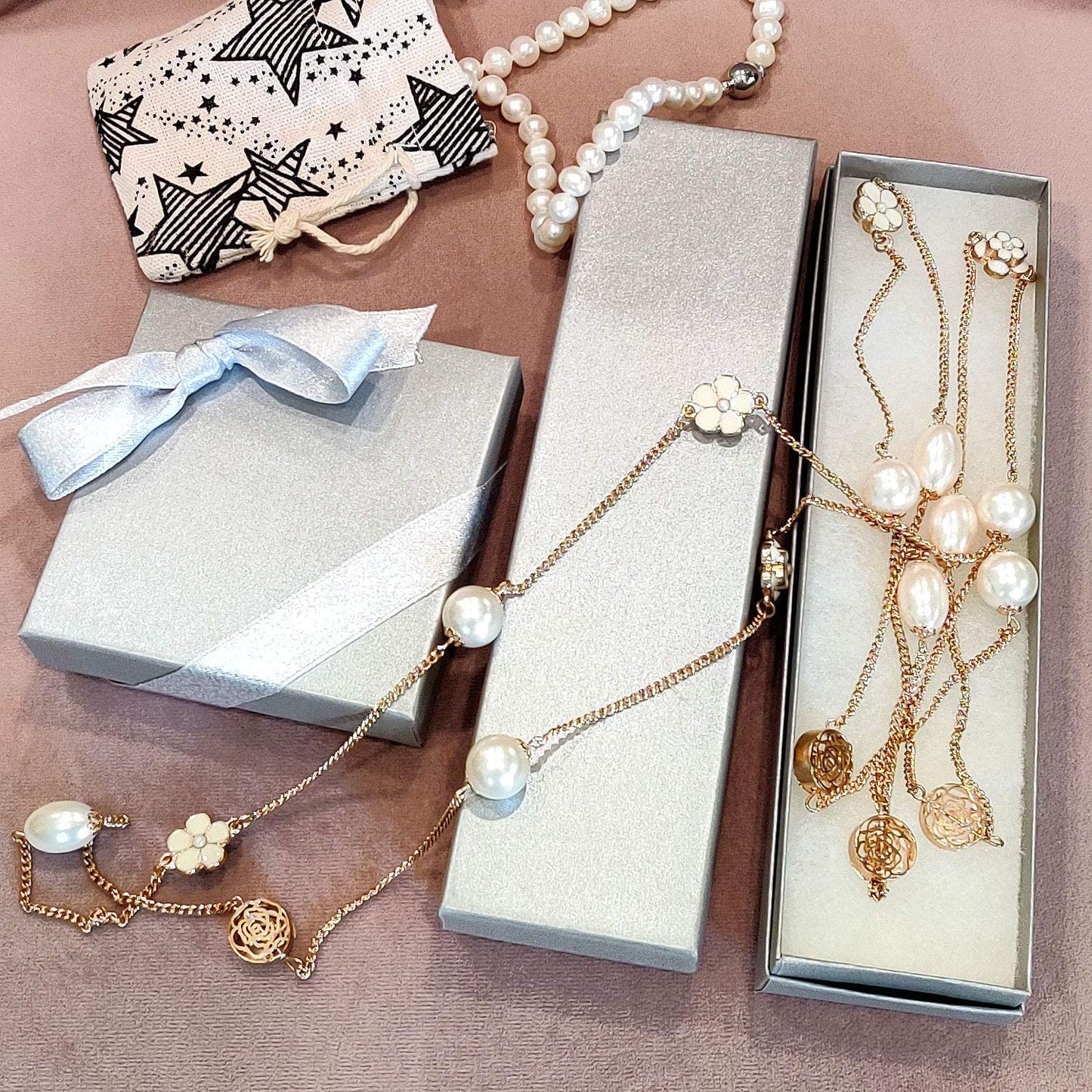 2 1/8" x 1 5/8" x 3/4" Pearl Gray Cotton Filled Paper Box