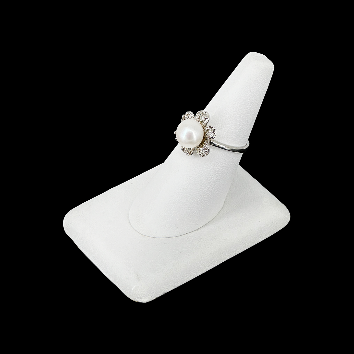 White Leatherette Single Ring Finger Display