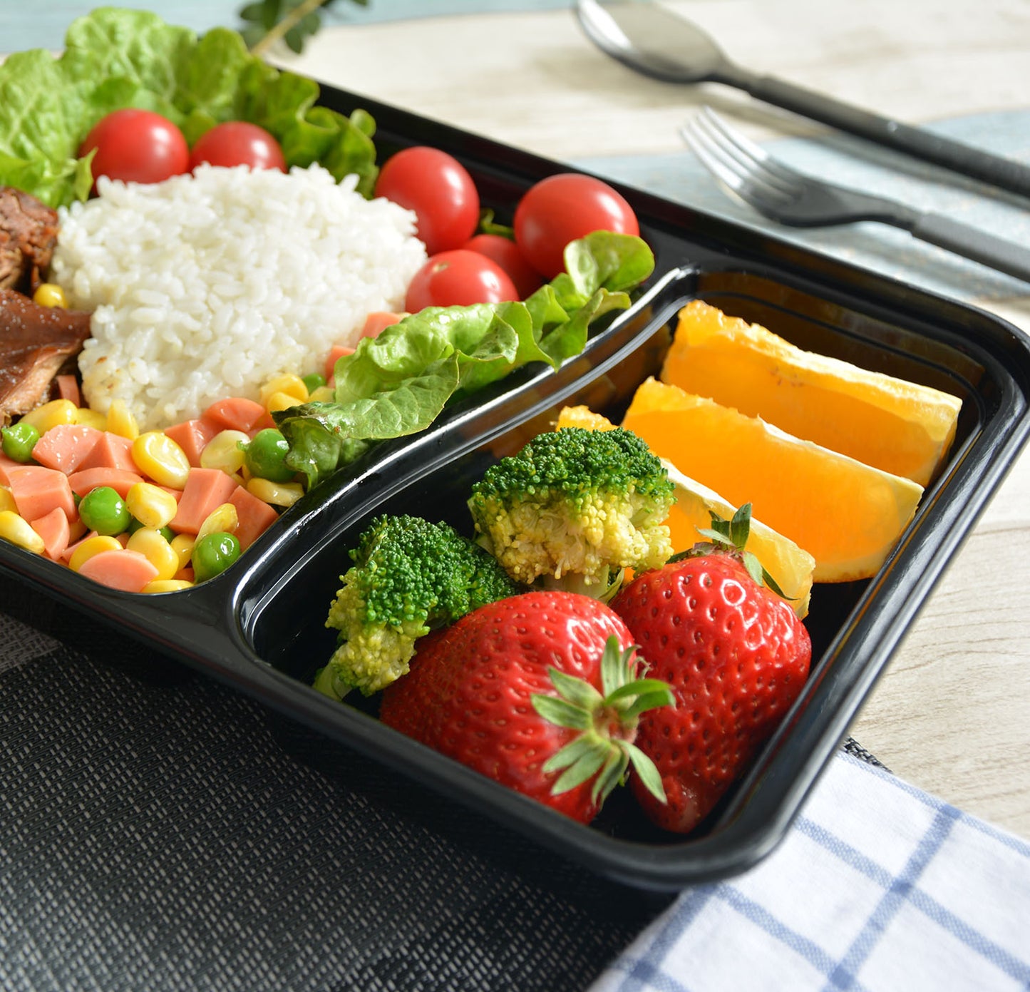 30 oz Double Compartment Plastic Disposable Food Containers (50 Pack)