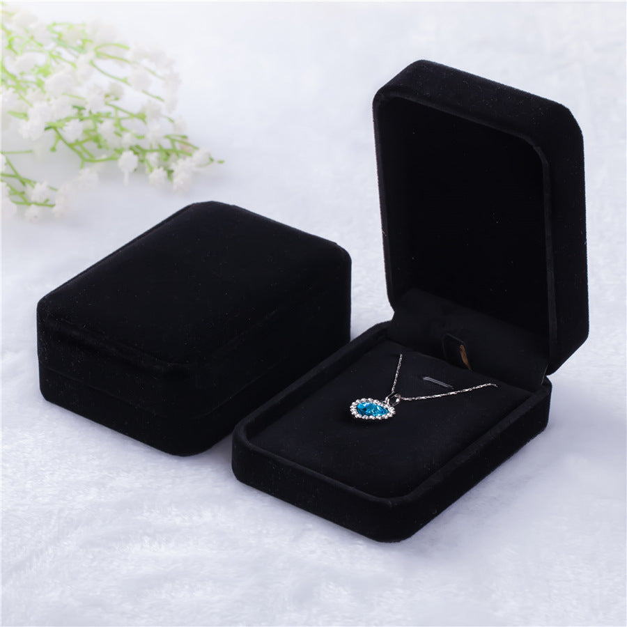 Single Deluxe Plush Black Velvet Pendant/Necklace Box
